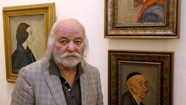 Боян Радев почина на 18 декември на 83-годишна възраст. Състезател по борба класически стил, двукратен олимпийски шампион. Освен като борец, Боян Радев е известен и като виден колекционер. След като прекратява кариерата си той става най-големият меценат на изкуство в България. Обявен е за дарител № 1 на Националния исторически музей. В музея има наречена на неговото име зала &bdquo;Дарение Боян Радев&ldquo;. В експозицията са изложени над 170 ценни експоната &ndash; икони, църковна утвар, дърворезби, каменни пластики, между които три мраморни римски портрета от ІІ-ІІІ век сл. Хр. Радев дарява на НИМ и всички свои награди и отличия от борбата. Снимка: БФБ